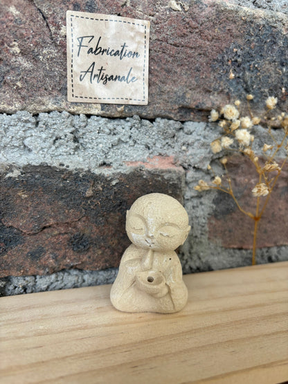 Bouddha porte encens