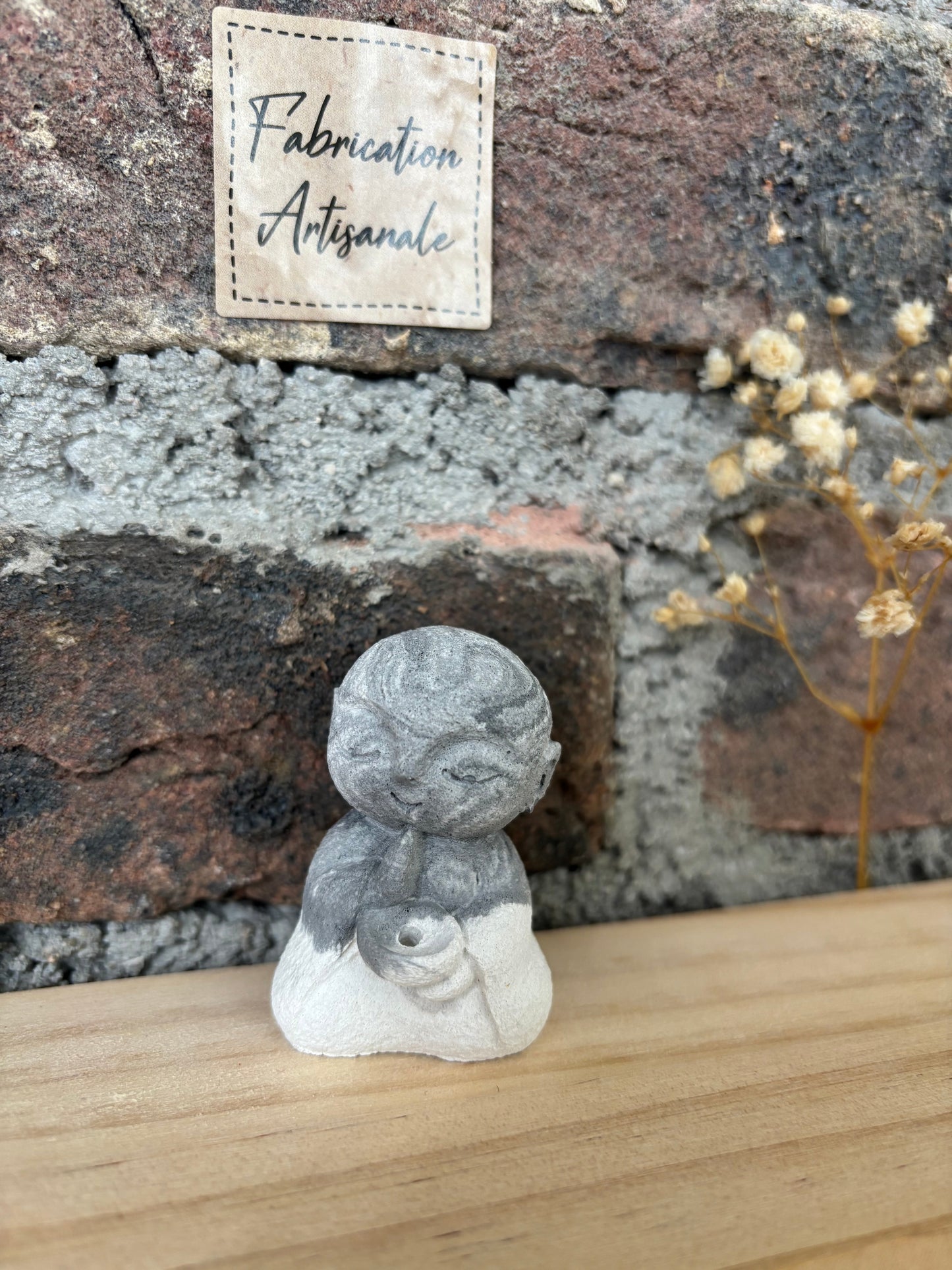 Bouddha porte encens