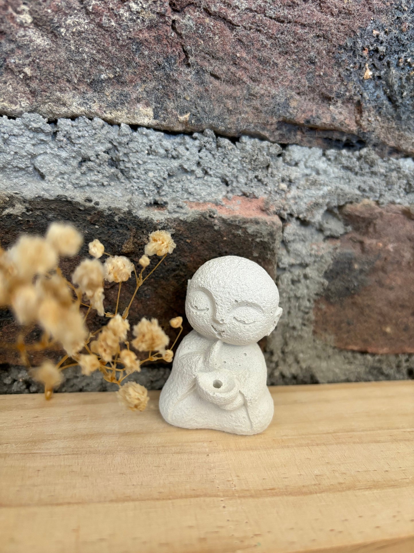 Bouddha porte encens