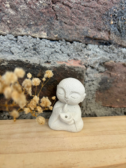 Bouddha porte encens