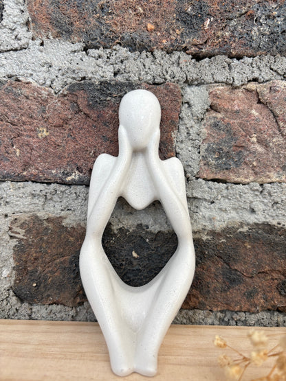 Statues femme " joue "