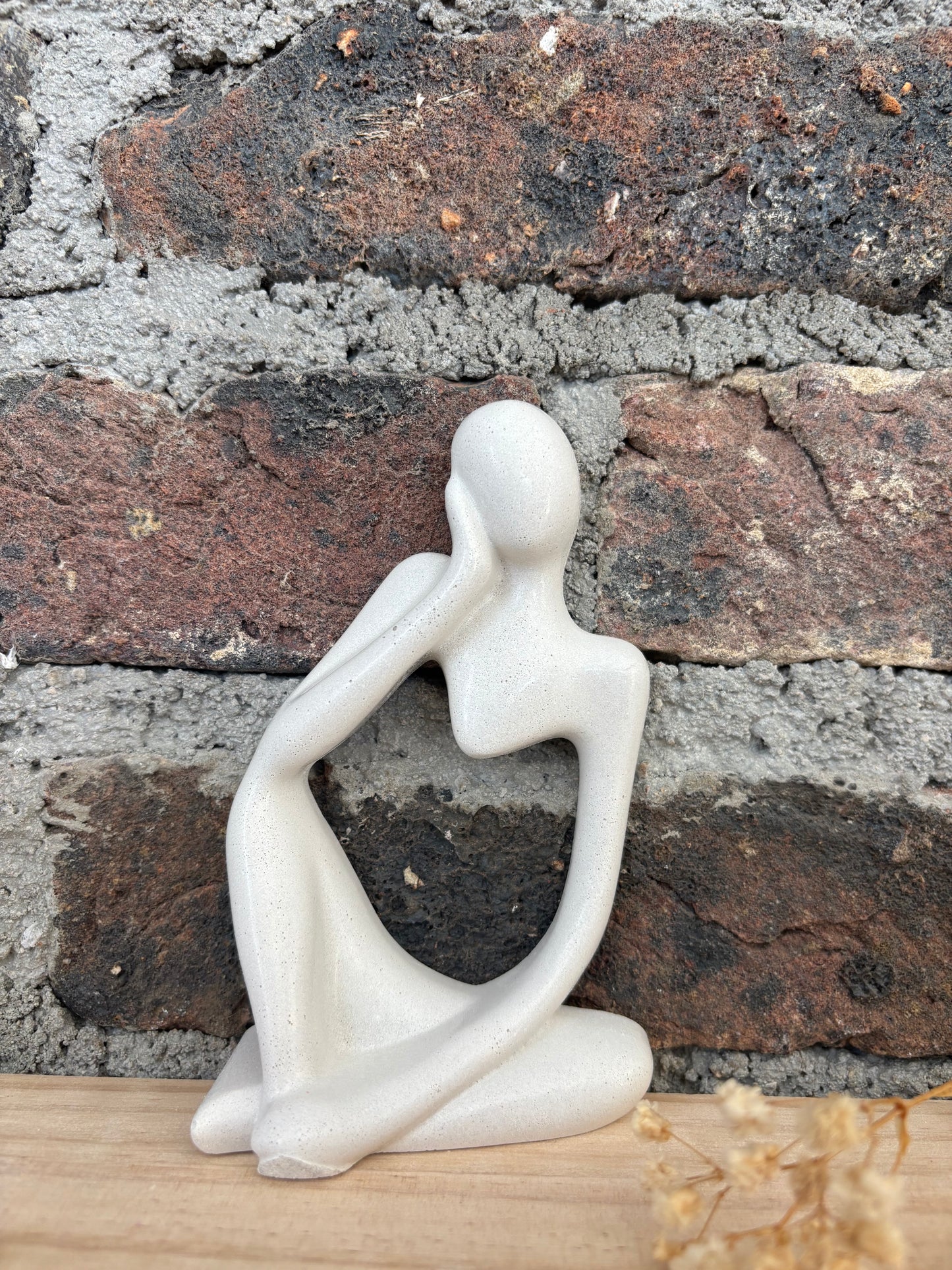 Statue femme "oreille "