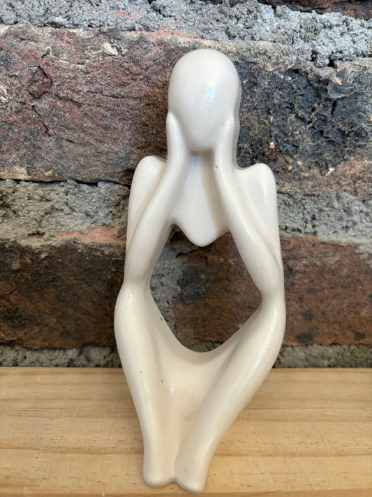 Statues femme " joue "