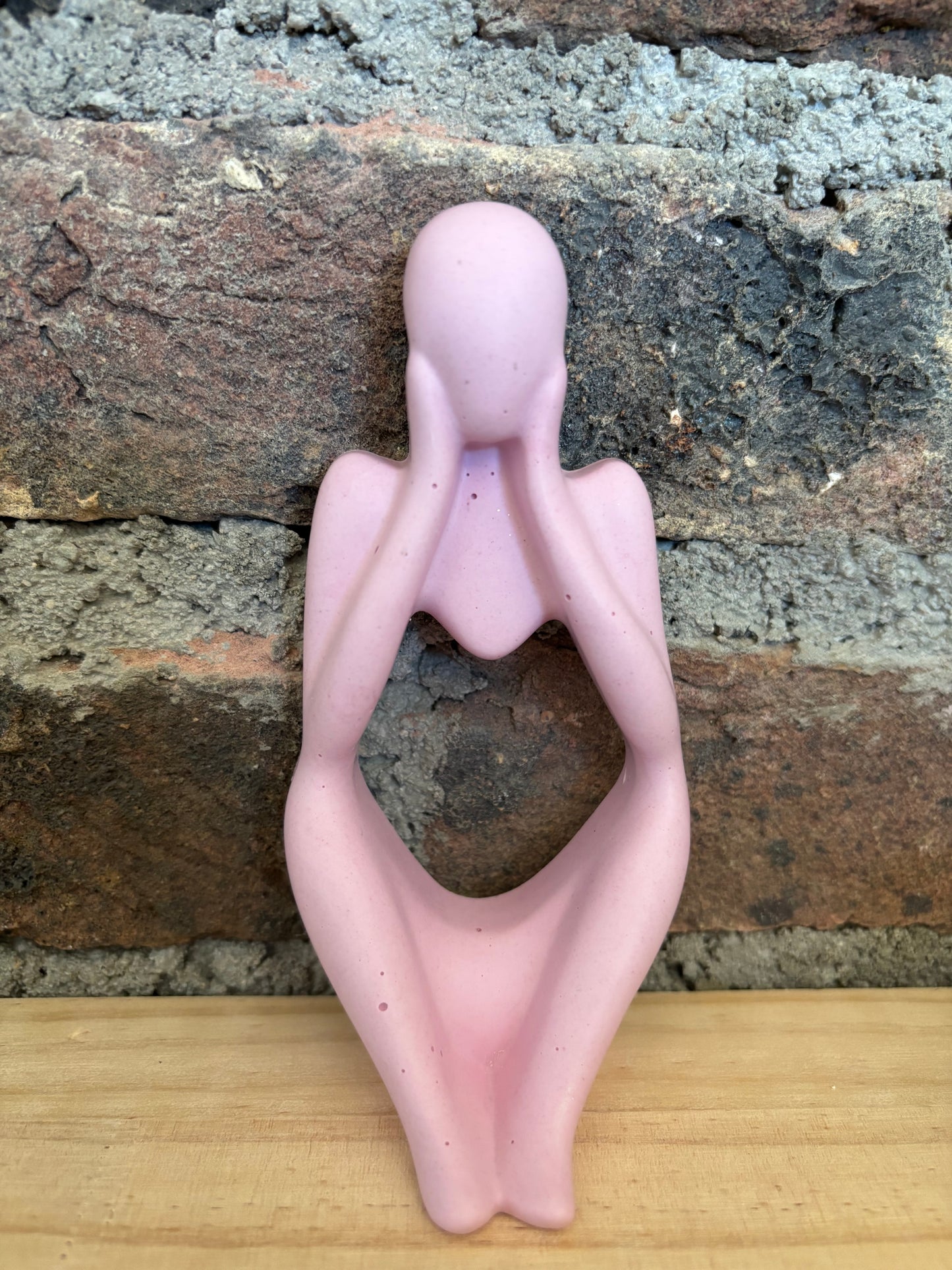 Statues femme " joue "