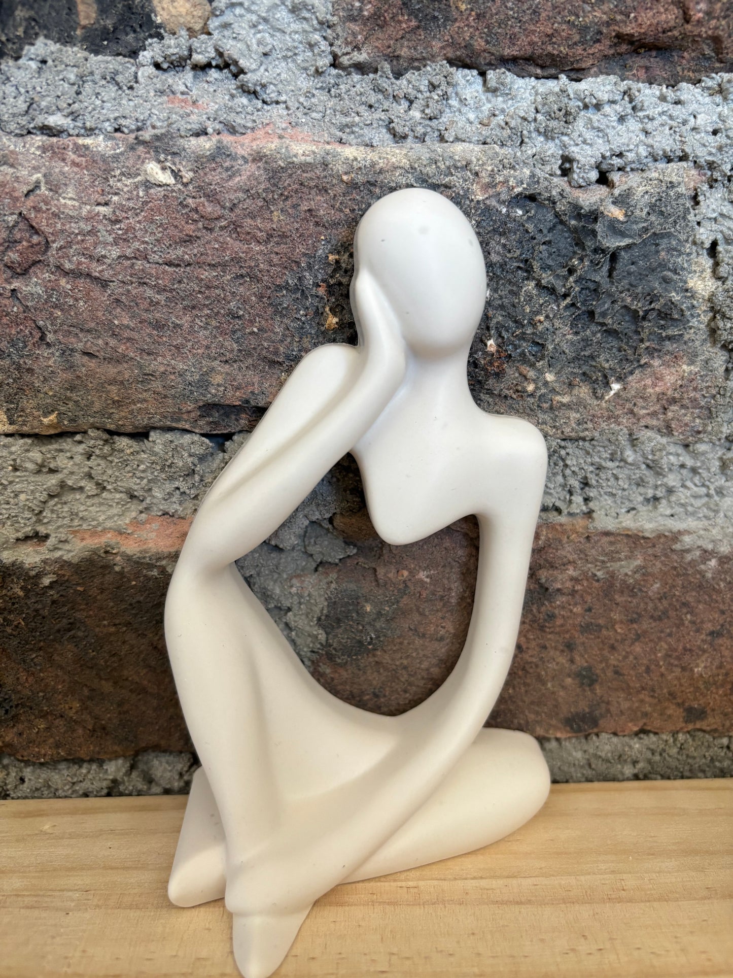 Statue femme "oreille "