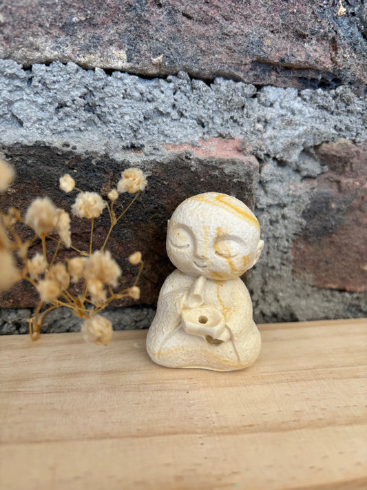 Bouddha porte encens